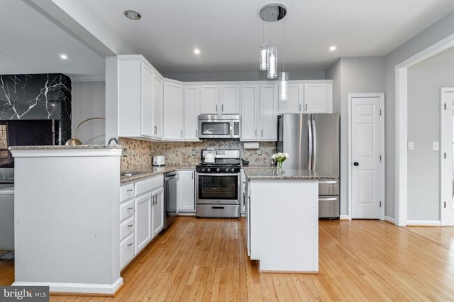 2558 Banshire Dr in Herndon, VA - Building Photo - Building Photo