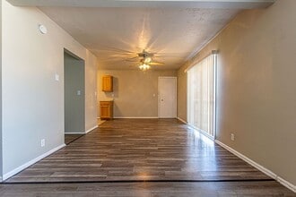 11824 Elm St in Omaha, NE - Foto de edificio - Building Photo