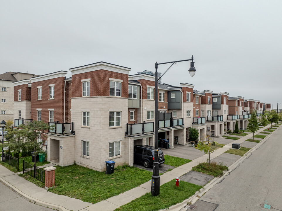 80-120 Baycliffe Cres in Brampton, ON - Building Photo