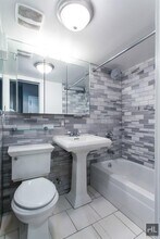 1ST AVE., Unit 6 in New York, NY - Foto de edificio - Building Photo