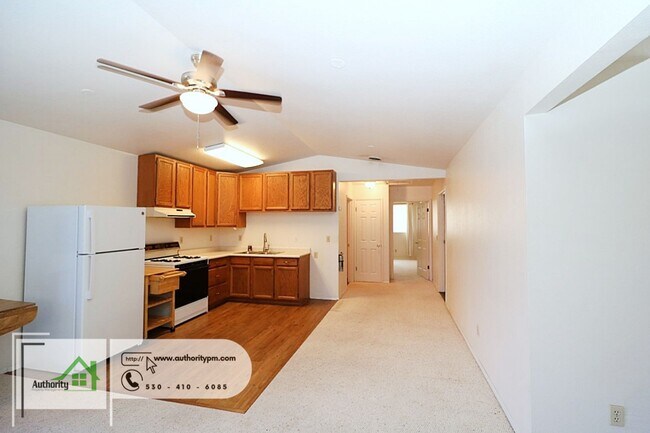 2265 Hartnell Ave in Redding, CA - Building Photo - Building Photo
