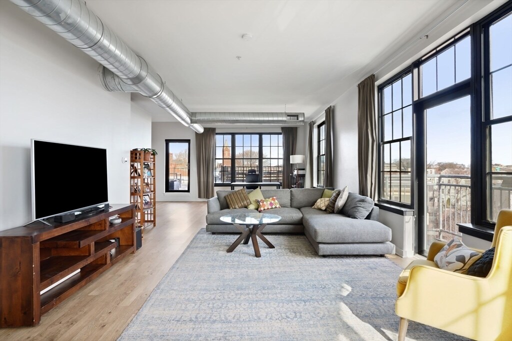 944 Dorchester Ave-Unit -57 in Boston, MA - Foto de edificio