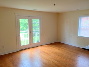 2006 Jefferson Park Ave in Charlottesville, VA - Building Photo - Interior Photo