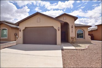 3744 Loma Adriana in El Paso, TX - Building Photo - Building Photo