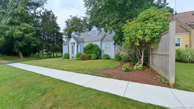 914 S Pine Creek Rd in Fairfield, CT - Building Photo - Building Photo