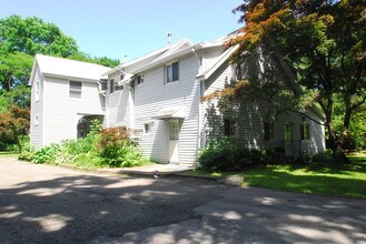 28 Idlewild Park Dr in Cornwall On Hudson, NY - Foto de edificio - Building Photo