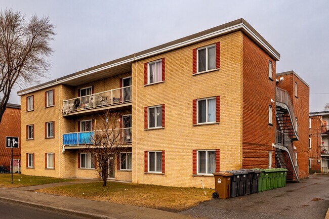8161 Pie-IX Boul in Montréal, QC - Building Photo - Primary Photo