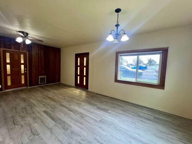 1848 Meade Ave in North Bend, OR - Building Photo - Building Photo