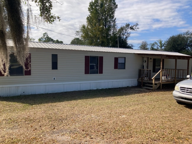2800 Kynesville Rd in Cottondale, FL - Building Photo - Building Photo