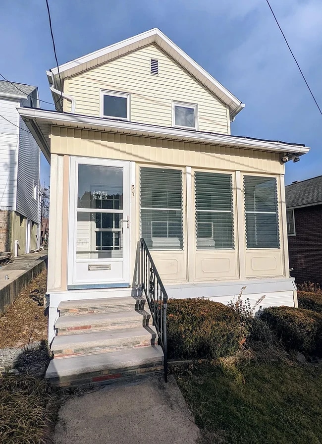 37 Hurbane St in Pringle, PA - Building Photo - Building Photo