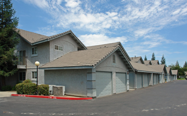 Lakes at Selma in Selma, CA - Foto de edificio - Building Photo