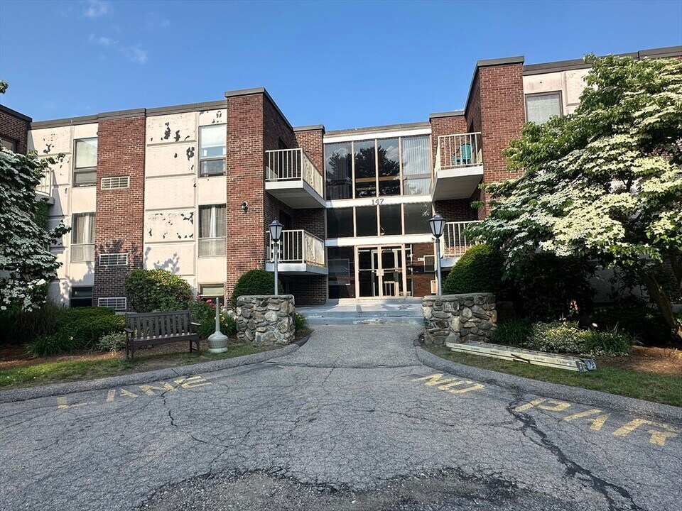 147 Turner Rd in Holliston, MA - Building Photo