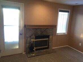 10237 Jamestown Dr in Anchorage, AK - Building Photo - Building Photo