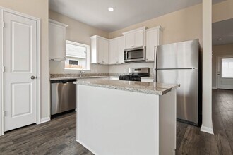348 Kingston Wy in Waller, TX - Building Photo - Building Photo
