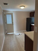 462 Moriches Rd in Saint James, NY - Building Photo