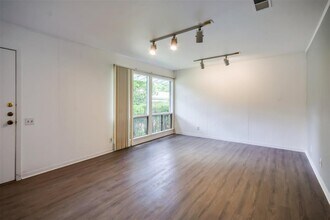 1703 Emilie Ln in Austin, TX - Building Photo - Building Photo