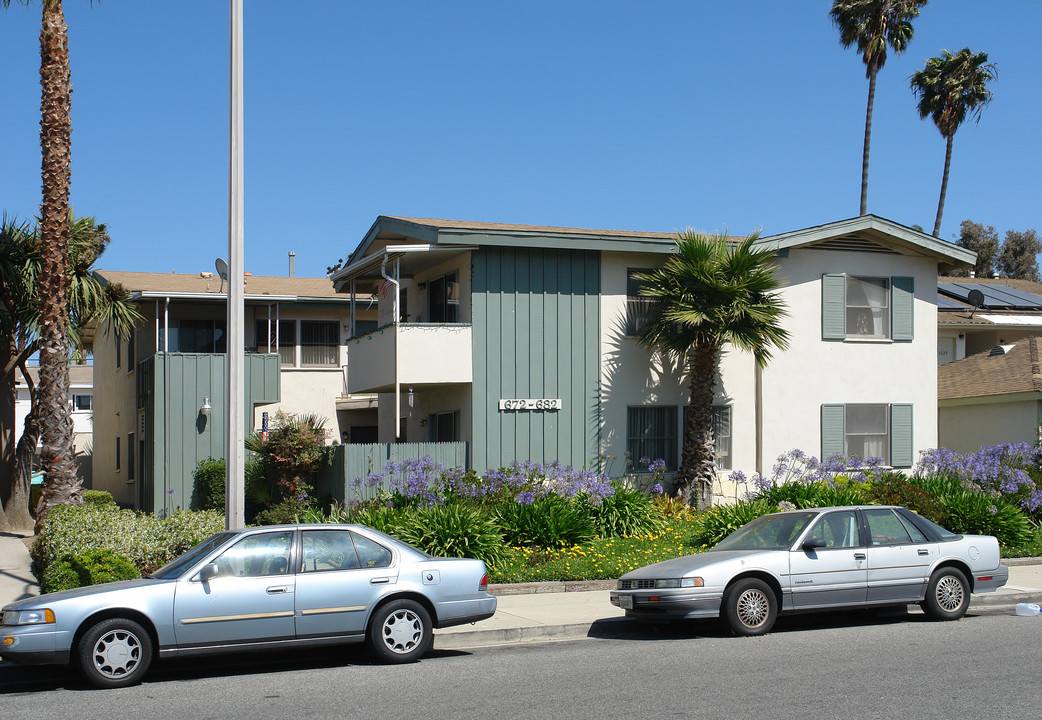 672-682 Empire Ave in Ventura, CA - Building Photo