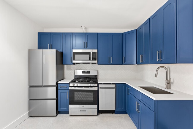 744 Lexington Ave, Unit 2 in Brooklyn, NY - Foto de edificio - Building Photo