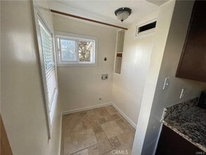1102 N Alma Ave, Unit 1 in Los Angeles, CA - Building Photo - Building Photo