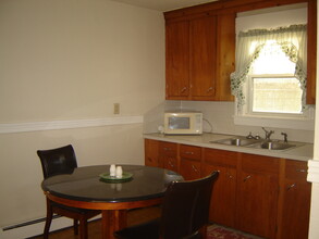 398 East St, Unit 2 R in Ludlow, MA - Building Photo - Building Photo