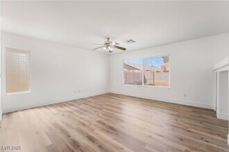 10136 Hermit Rapids Ave in Las Vegas, NV - Foto de edificio - Building Photo