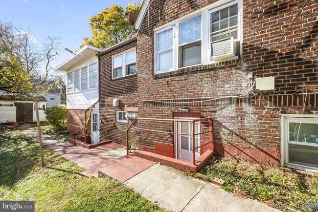 property at 807 Houston Ave