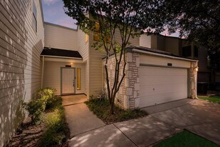 8548 Echo Creek Ln in San Antonio, TX - Building Photo