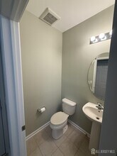 8 Andrews Way in Piscataway, NJ - Building Photo - Building Photo