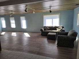 15306 Gougar Rd, Unit Studio plus Garage in Lockport, IL - Building Photo