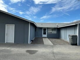 226 W 21st Ave, Unit #E in Kennewick, WA - Building Photo
