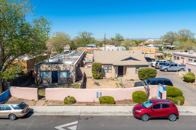 335 Espanola St NE in Albuquerque, NM - Building Photo - Building Photo