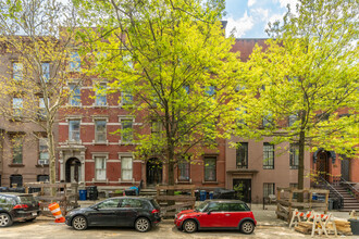 104 Kent St in Brooklyn, NY - Building Photo - Building Photo