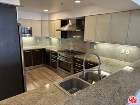 1319 N Detroit St, Unit 3 in Los Angeles, CA - Building Photo
