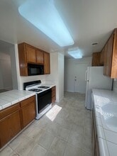 617 Meadow Grove Ct in Bakersfield, CA - Building Photo - Building Photo