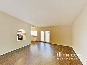 5529 Kerry Ln in Garland, TX - Foto de edificio - Building Photo