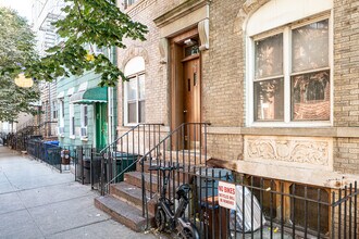 42 Newell St in Brooklyn, NY - Building Photo - Building Photo