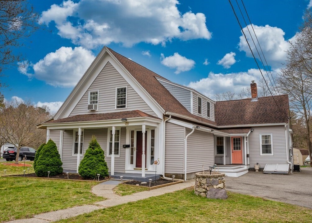 216 Central St, Unit 2 in Rockland, MA - Foto de edificio