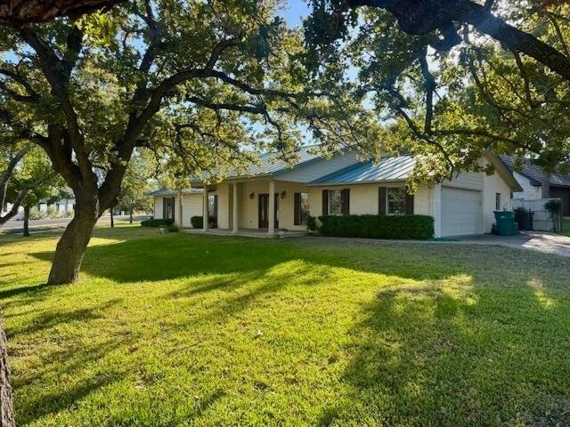 101 Southern Spur, Unit 611 in Horseshoe Bay, TX - Building Photo - Building Photo