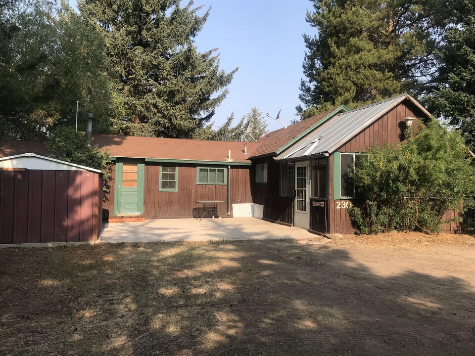 230 S Fremont Ave in Pinedale, WY - Building Photo