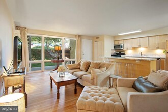 7515 Spring Lake Dr in Bethesda, MD - Building Photo - Building Photo