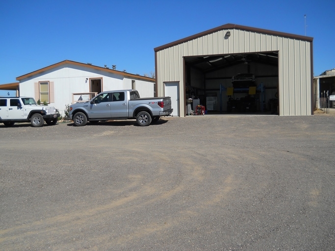 15890 N Don Nell Dr in Dolan Springs, AZ - Foto de edificio