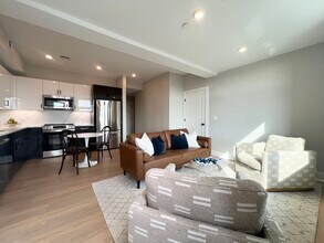 379 Somerville Ave-Unit -7 in Somerville, MA - Foto de edificio - Building Photo