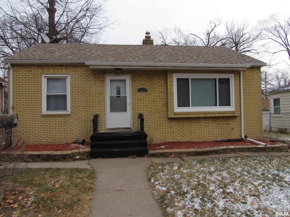 1229 Warren St in Davenport, IA - Building Photo