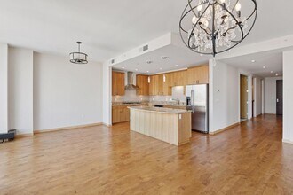201 S 11th St in Minneapolis, MN - Foto de edificio - Building Photo