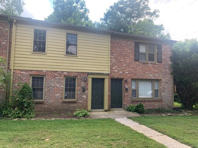 1104 Collins Ln