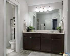 218 Landing Ln in New Braunfels, TX - Building Photo - Building Photo