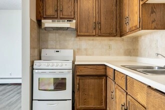 Gleneagles Apartments in Camrose, AB - Building Photo - Building Photo