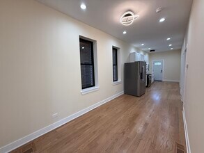 2124 W 18th Pl in Chicago, IL - Building Photo - Building Photo