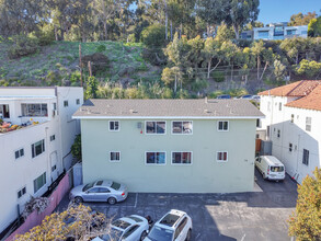 153 W Channel Rd in Santa Monica, CA - Building Photo - Building Photo