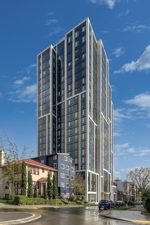 The Accolade in Seattle, WA - Building Photo